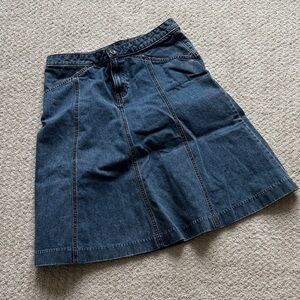 Vintage '04 GAP | 100% Cotton Denim Jean A-Line Skirt with Zip Fly & Button | 10